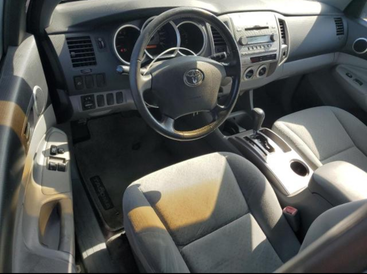 
								2005 Toyota Tacoma full									