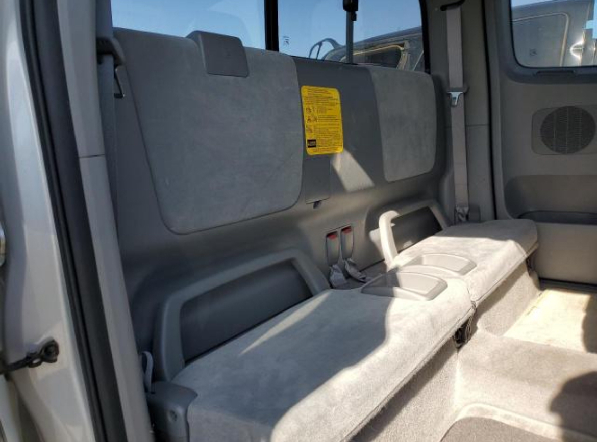 
								2005 Toyota Tacoma full									